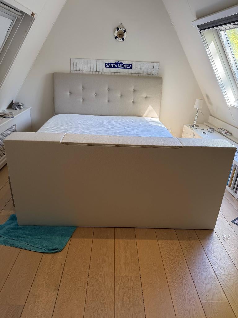 TV lift (electrisch) voor bij bed (Swiss sense), Ophalen, Gebruikt, Tweepersoons, Hout