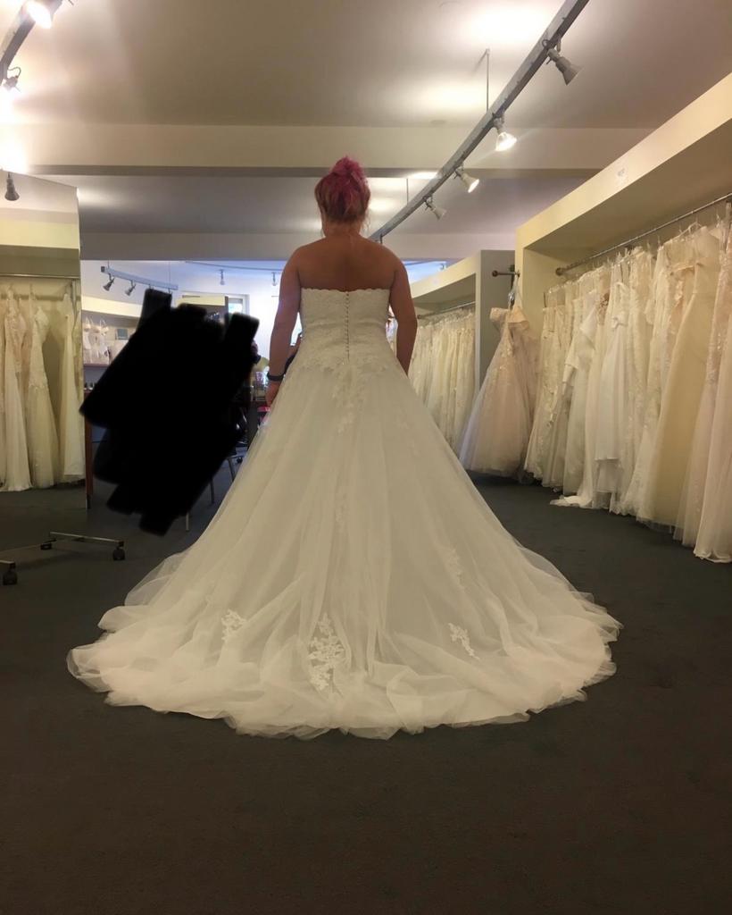 Trouwjurk met veter achterkant en hoepelrok, Ophalen, Nieuw, Wit, Trouwjurk