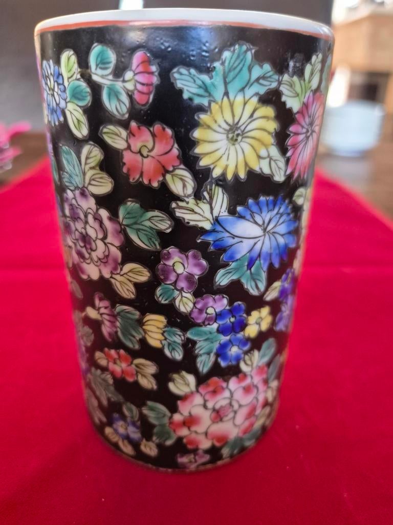 Tongzhi Famille Noir Mille Fleur Penseelpot (Bitong), Ophalen of Verzenden