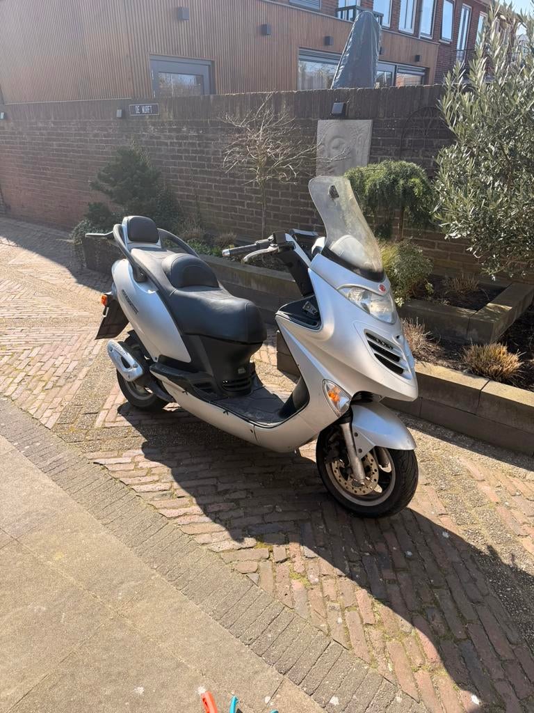 Kymco grand dink, Fietsen en Brommers, Scooters | Kymco, Gebruikt, Overige modellen, Maximaal 45 km/u, Benzine, Ophalen