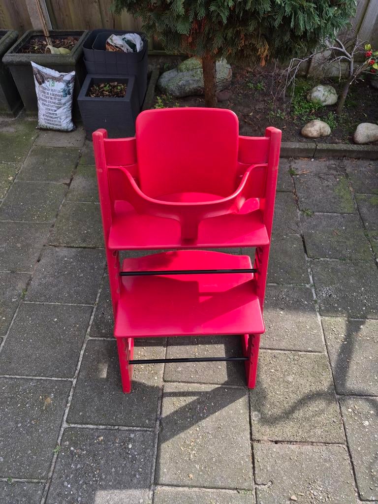 Stokke trip trap kinderstoel rood, Ophalen, Gebruikt, Meegroeistoel