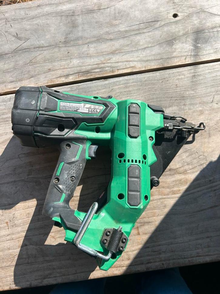 Hikoki 15GA tacker met dozen spijkers, Doe-het-zelf en Verbouw, Gereedschap | Handgereedschap, Gebruikt, Ophalen