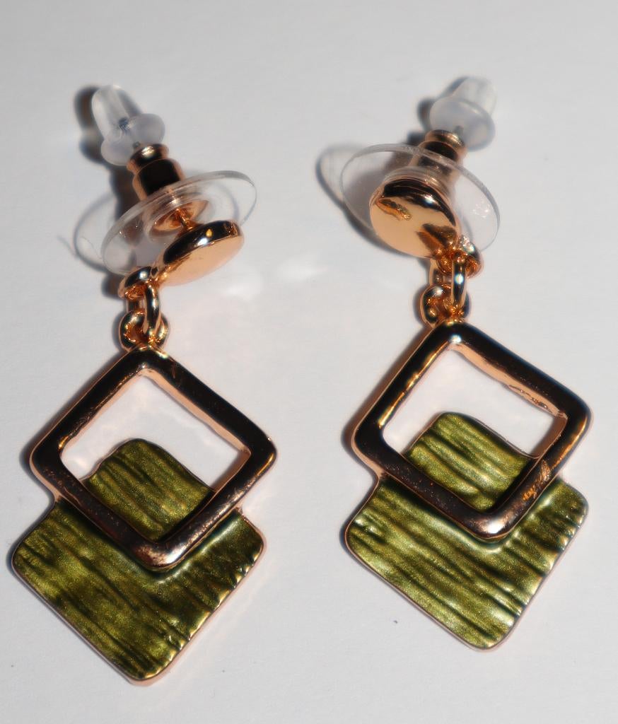 Prachtige oorbellen in groen en goud, Ophalen of Verzenden, Nieuw, Groen, Overige materialen