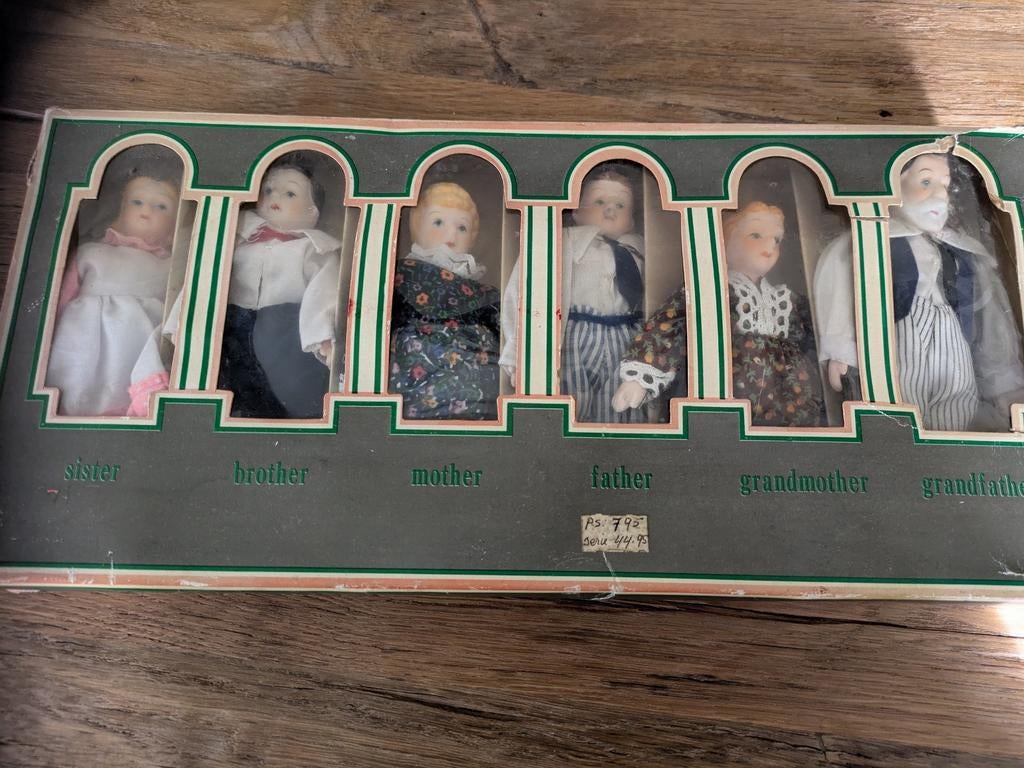 Porcelain family doll 6 stuks, Verzamelen, Ophalen of Verzenden, Zo goed als nieuw, Pop