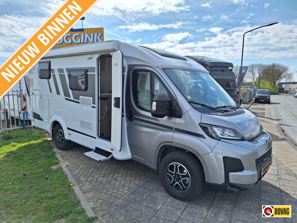 Carado V 337 PRO+ 4-2025 COMPACT-2APARTE BEDDEN NIEUWSTAAT!, Caravans en Kamperen, Standaard zit, Ringverwarming, Bedrijf, Achteruitrijcamera