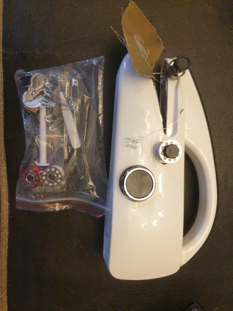 Draagbare naaimachine NIEUW, Ophalen of Verzenden, Nieuw, Naaimachine, Overige merken