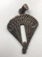 Zilveren hanger voor aan ketting van een parapenter, Verzamelen, Speldjes, Pins en Buttons, Ophalen of Verzenden, Zo goed als nieuw