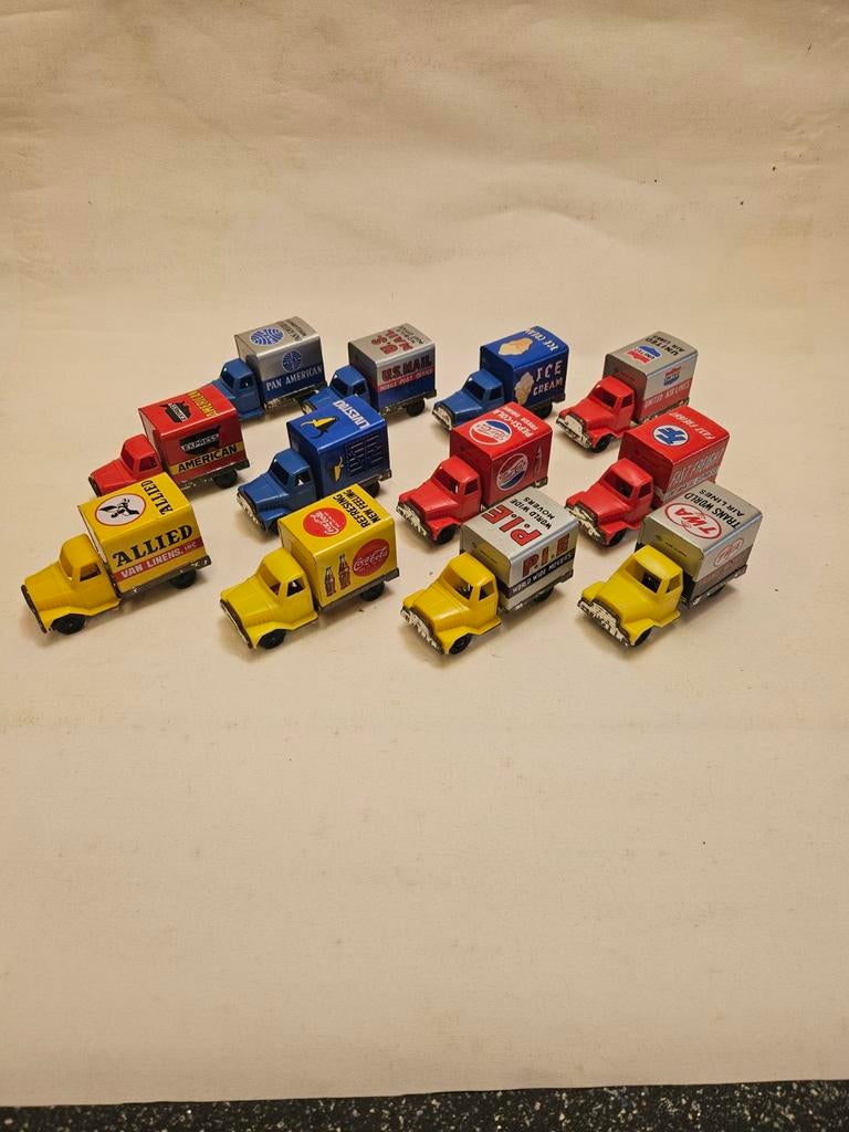 Japan World Wide Vans 12x, Hobby en Vrije tijd, Modelauto's | Overige schalen, Niet van toepassing (vintage speelgoed), Overige typen