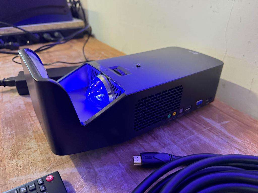 LG PF1000U Ultra Short Throw LED beamer HDMI, Audio, Tv en Foto, Beamers, LED, Ophalen of Verzenden, Zo goed als nieuw, Full HD (1080)