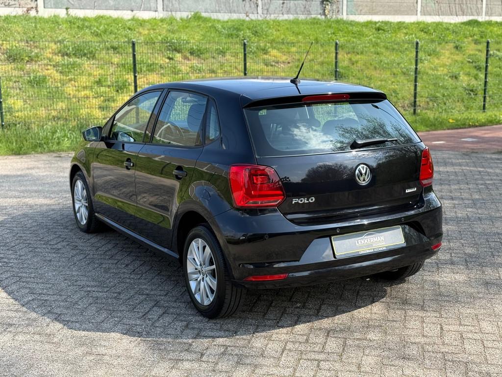 Volkswagen Polo 1.0 High Line CRUISE I PDC I STOELVERWARMING, Auto's, Volkswagen, Stof, Gebruikt, Zwart, Zwart