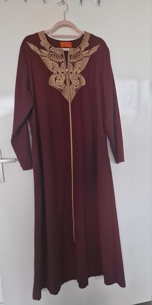 Bordeaux rode abaya met borduursel L/ XL, Ophalen, Zo goed als nieuw