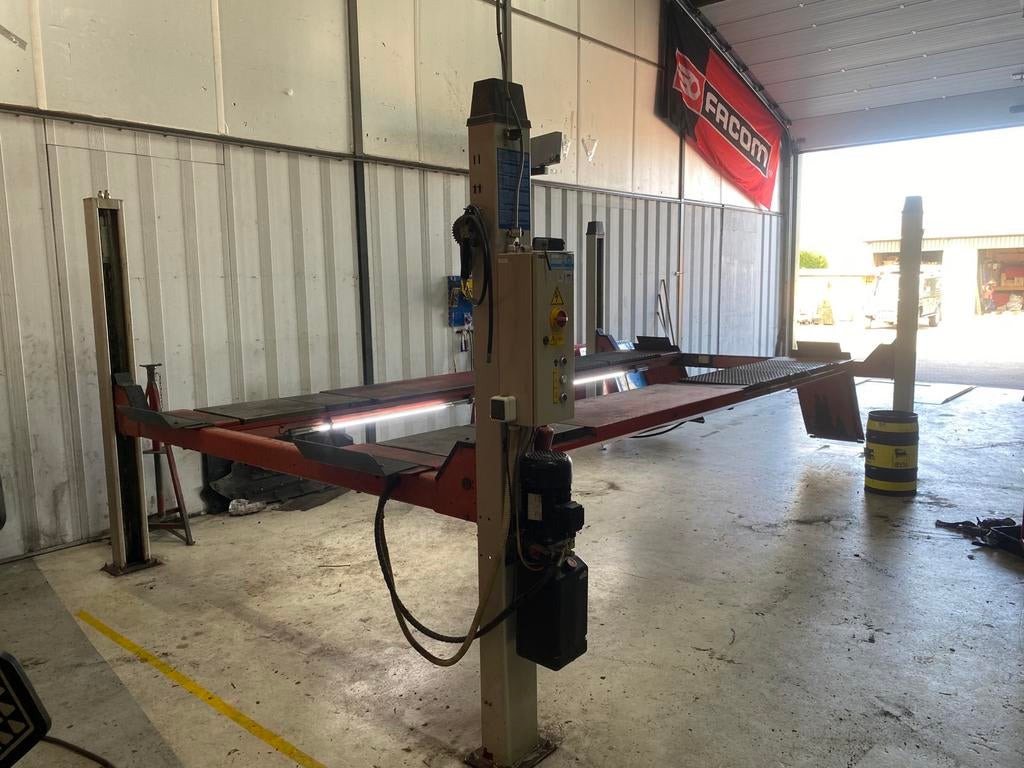 OMA mod.526 4000kg hefbrug met verlichting (2006), Ophalen, Gebruikt