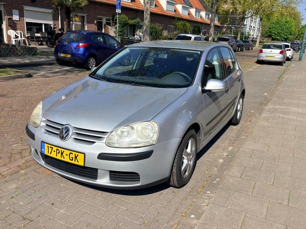 Volkswagen Golf 1.4 16V 55KW 5D 2004 Grijs, Auto's, Voorwielaandrijving, Stof, 74 pk, Zwart