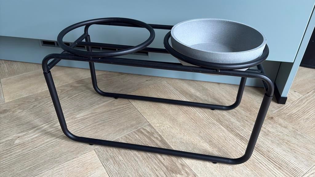 District 70 | voerbakhouder | maat M, Dieren en Toebehoren, Ophalen, Nieuw