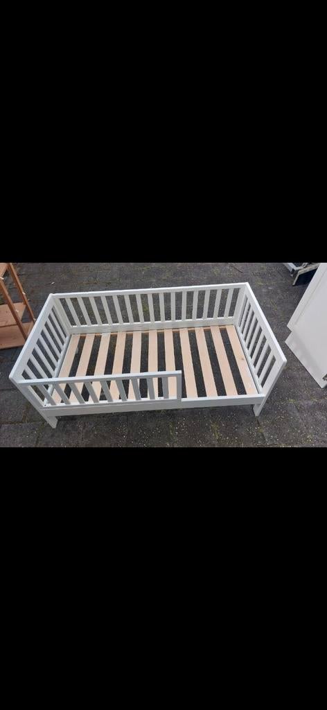Kinderbedje met huisje eromheen., Ophalen, Minder dan 140 cm, 70 tot 85 cm