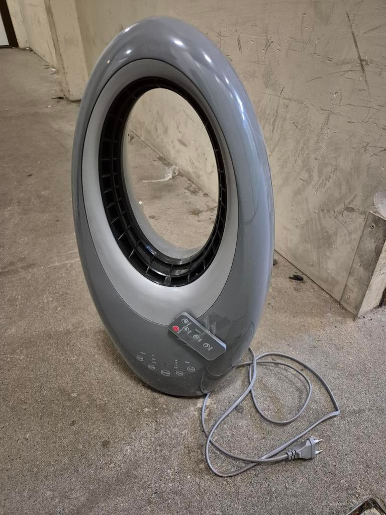 Grijze ventilator met afstandsbediening, Witgoed en Apparatuur, Ventilatoren, Ophalen of Verzenden, Ventilator met afstandsbediening