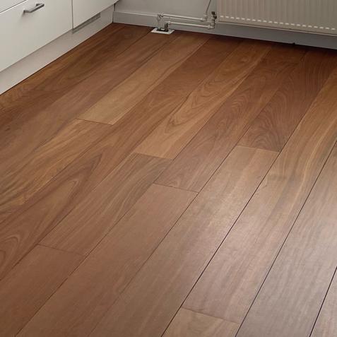 Afzelia houten vloer 35-40 m2 - Zelf demonteren/ophalen, Ophalen, Gebruikt, Vloerdelen of -planken, 10 m² of meer