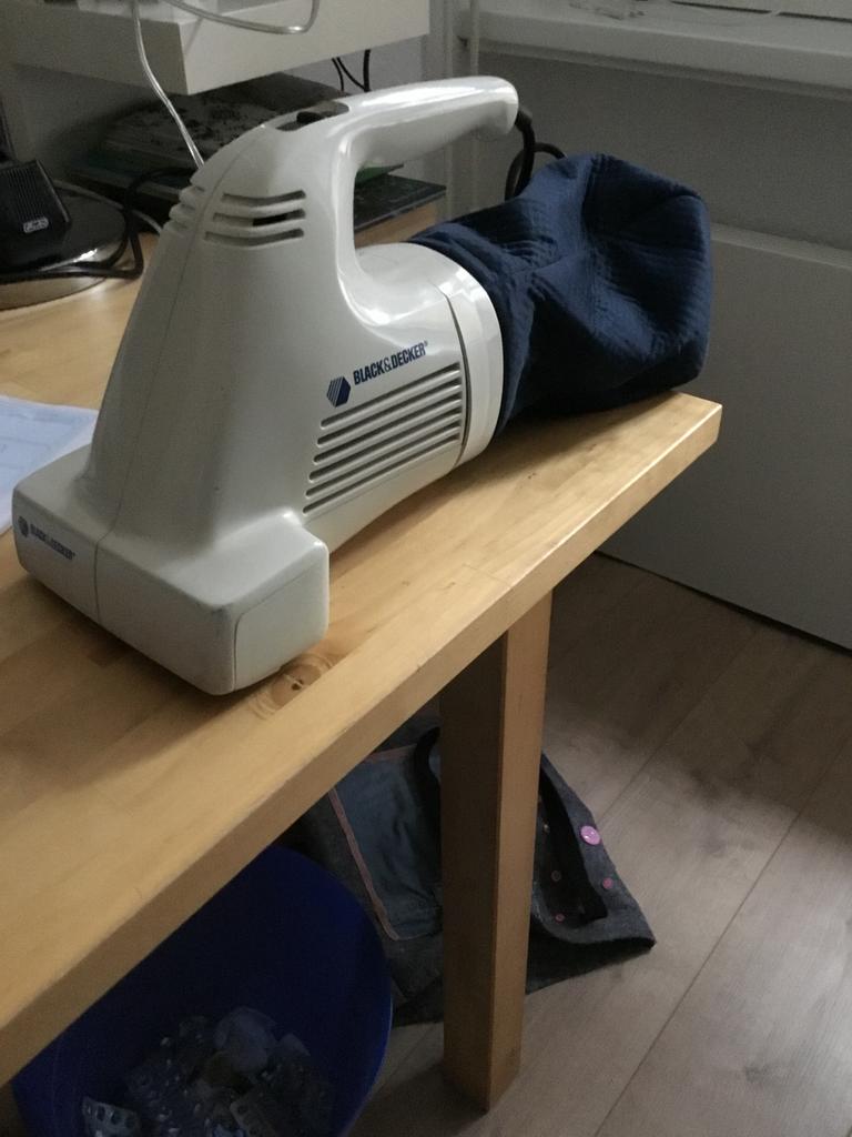 Black&Decker handstofzuiger met 7,5 snoer en stofzak, Ophalen of Verzenden, Gebruikt, Stofzak, Stofzuiger
