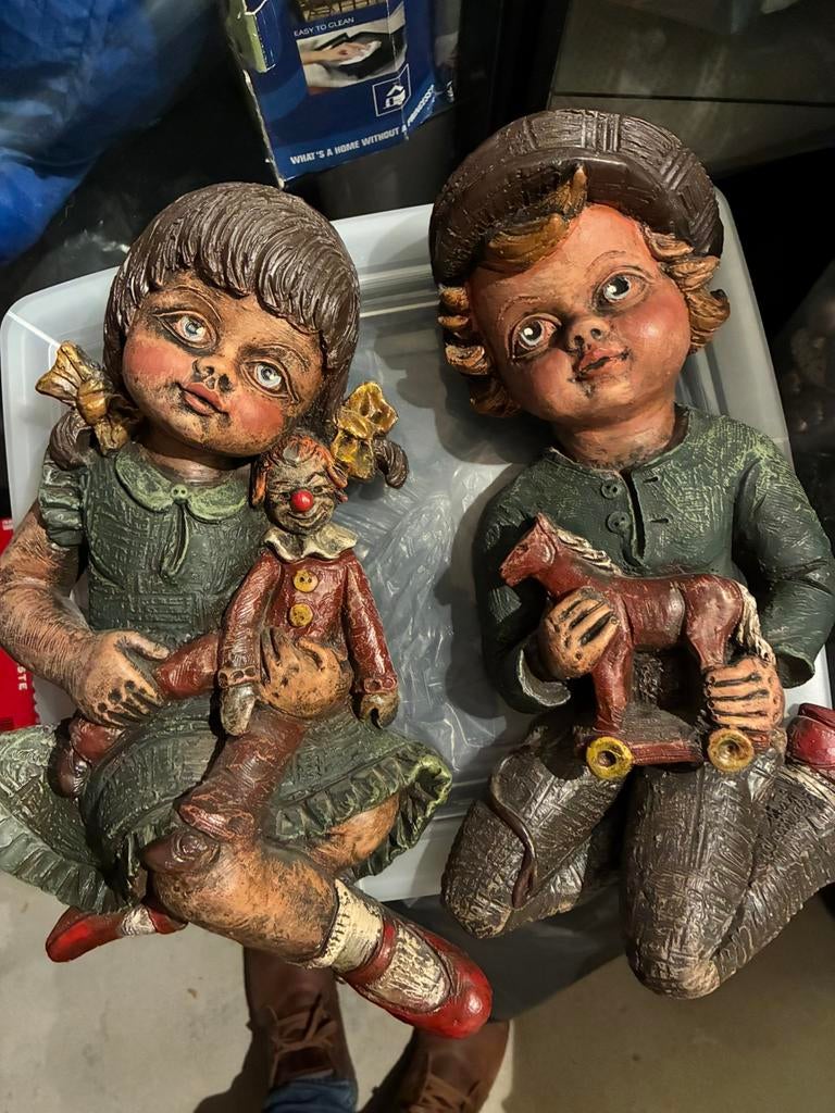 Twee leuke beelden in pr.st., Ophalen of Verzenden