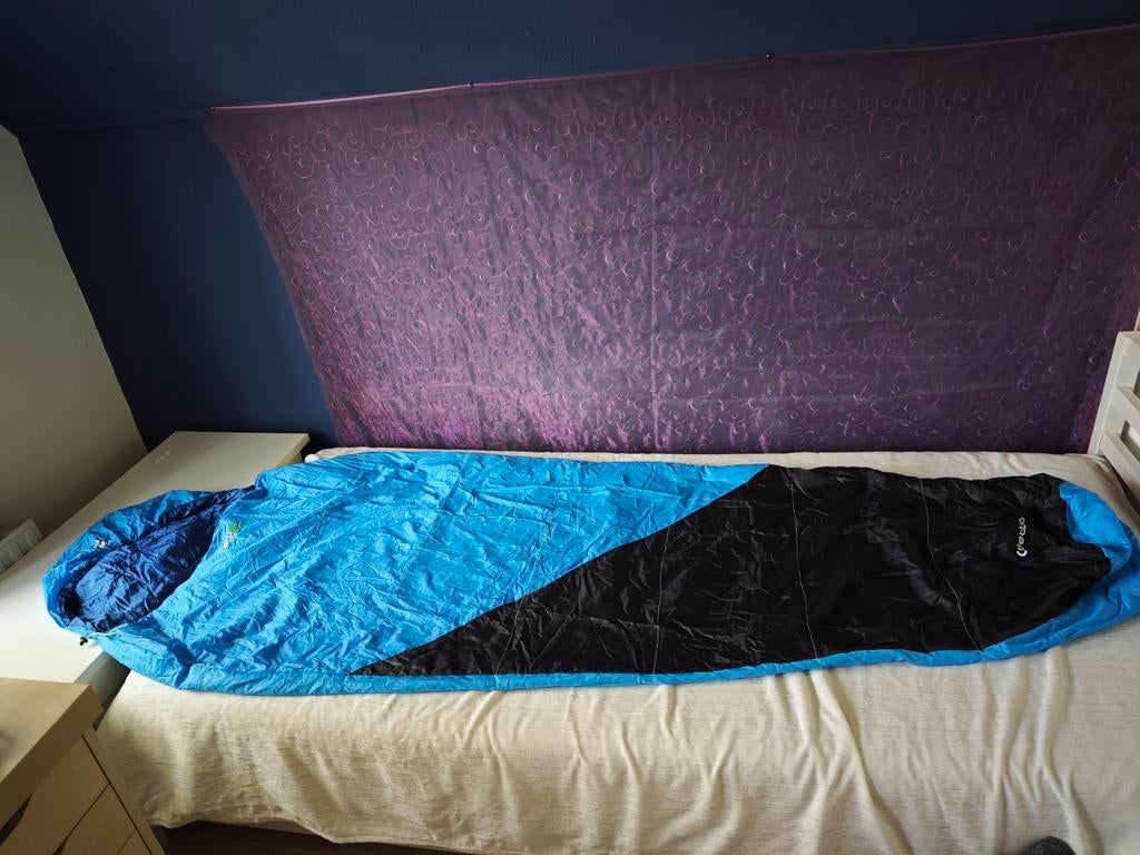 Forclaz licht gewicht slaapzak, Caravans en Kamperen, Slaapzakken, Ophalen of Verzenden, Zo goed als nieuw