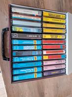 Koffertje met 24 cassettes, Ophalen of Verzenden, Gebruikt, Overige genres, 2 t/m 25 bandjes
