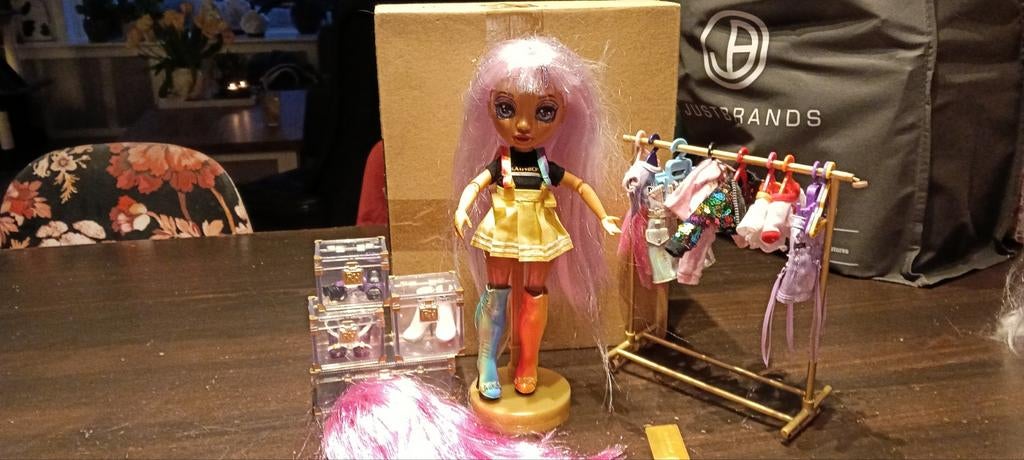 Rainbow High pop met kledingrek en accessoires, Ophalen of Verzenden, Overige typen