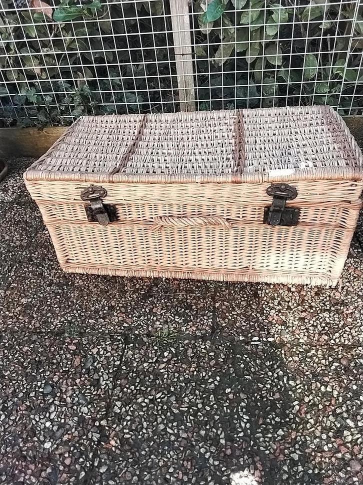 Grote rieten mand met deksel - Opbergmand, Huis en Inrichting, Woonaccessoires | Schalen en Manden, Ophalen of Verzenden