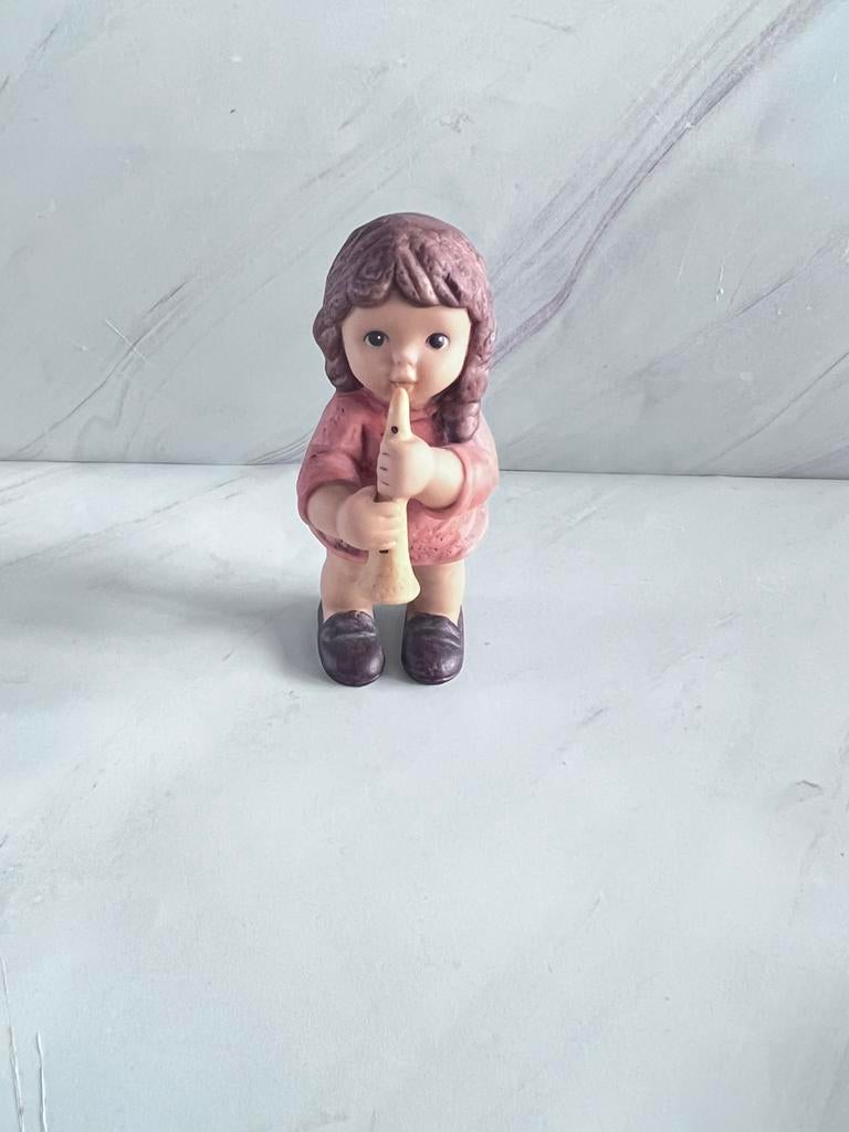 Goebel Nina & Marco meisje met fluit – beeldje, Verzamelen, Beelden en Beeldjes, Zo goed als nieuw, Mens, Ophalen of Verzenden