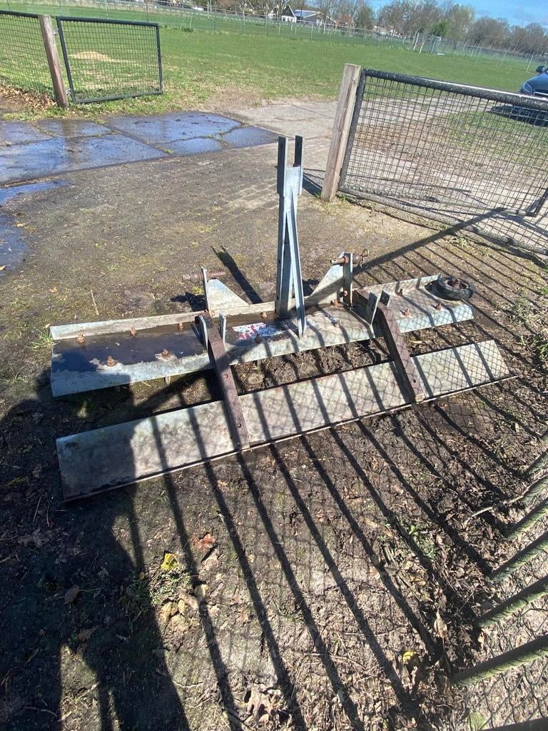 Piste sleeper. Bodem vlakker. Baksleeper. Manege.  sleeper, Ophalen, Grondbewerking