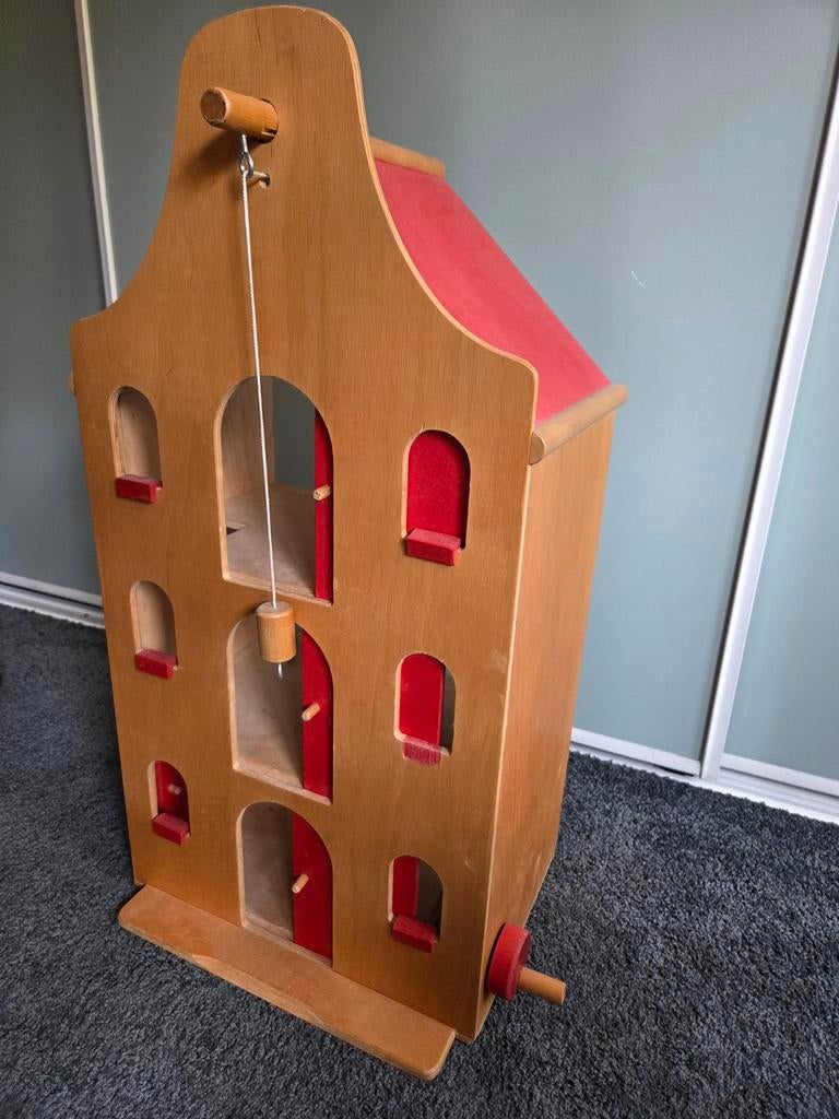 Houten Pakhuis / speelhuis met katrol, Ophalen, Gebruikt