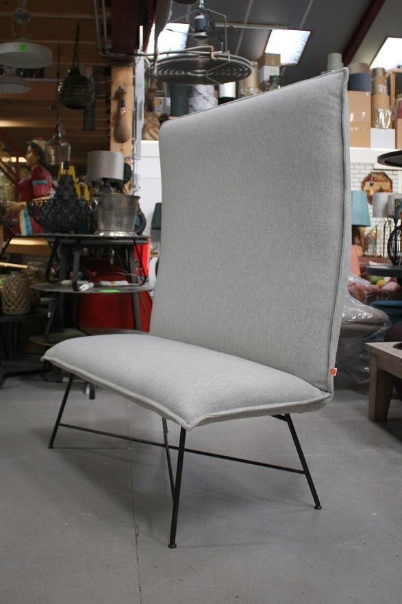 Luxe aparte hoge eetkamerbank Vidar Jess design wachtruimte, Huis en Inrichting, Stoelen, Zo goed als nieuw, Drie, Metaal, Stof