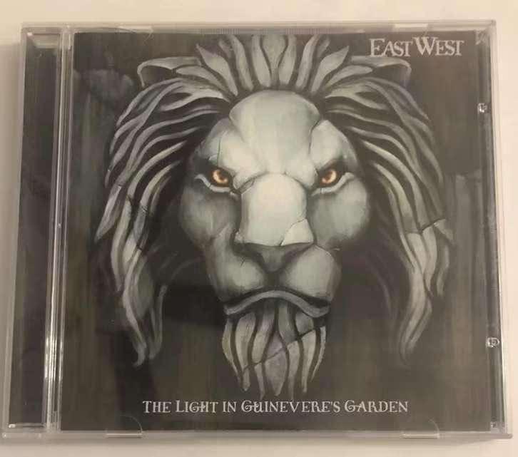 CD East West – The Light In Guinevere's Garden FGR0824011CD, Cd's en Dvd's, Cd's | Hardrock en Metal, Gebruikt, Ophalen of Verzenden