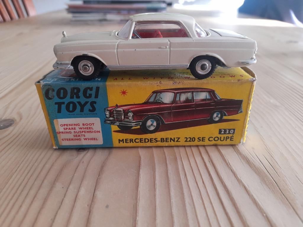 Corgi toys Mercedes 220 coupe, Hobby en Vrije tijd, Modelauto's | 1:43, Ophalen of Verzenden, Gebruikt, Auto, Corgi