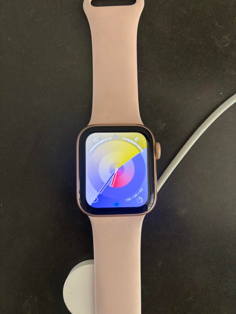 Se apple watch rose goud, Sieraden, Tassen en Uiterlijk, Smartwatches, Ophalen, IOS, Zo goed als nieuw, Roze