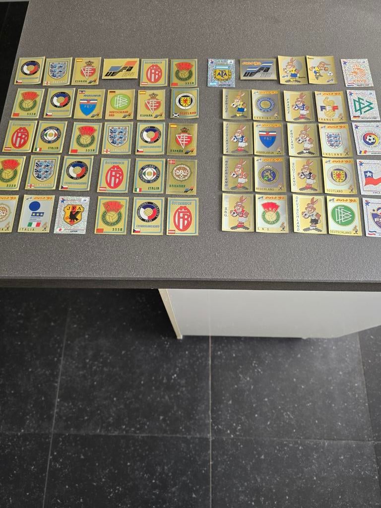 Panini 55 Badges Foils Bernies Euro EK WK 1984 1992 1998, Verzamelen, Ophalen of Verzenden, Zo goed als nieuw, Buitenlandse clubs