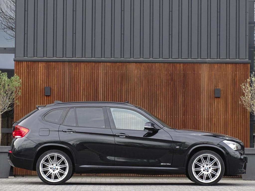 BMW X1 18d sDrive 143PK / M-Sport / Automaat / pano / LED, Auto's, BMW, Euro 5, Zwart, Alcantara, Bedrijf