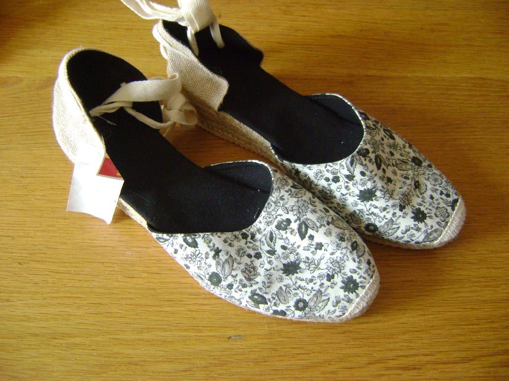 (nieuw) Zwart -witte zomerschoenen maat 41, Kleding | Dames, Schoenen, Zwart, Nieuw, Sandalen of Muiltjes, Ophalen of Verzenden