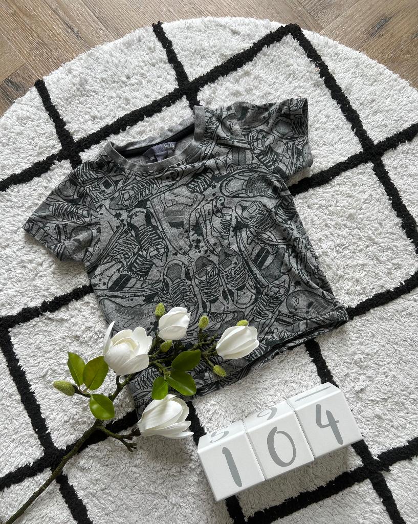 Heel goed grijs zwart print H&M shirt top 104 korte mouw, Kinderen en Baby's, Kinderkleding | Maat 104, Jongen of Meisje, H&M