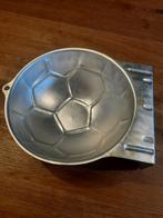 Voetbal bakvorm - Aluminium cakevorm voetbal, Huis en Inrichting, Ophalen of Verzenden, Gebruikt