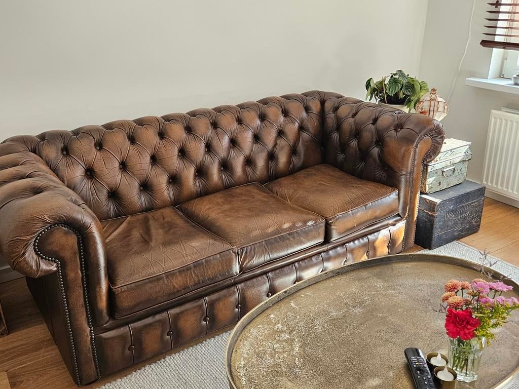Originele Chesterfield 3-zits bank van echt leer, Huis en Inrichting, Banken | Bankstellen, Ophalen, Driepersoons, Zo goed als nieuw