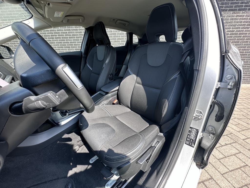 Volvo V40 1.5 T2 Nordic+ | Navigatie | Stoelverwarming | Cli, Auto's, Volvo, Stof, Euro 6, 4 cilinders, 700 kg