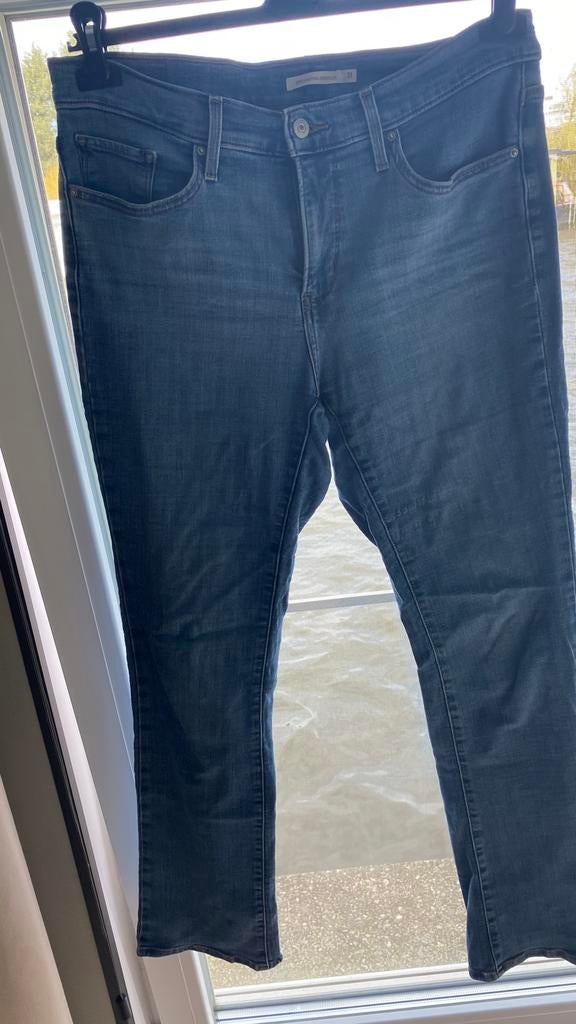 Levi’s  315 shaping bootcut maat 31, Ophalen of Verzenden, Zo goed als nieuw, Blauw, W30 - W32 (confectie 38/40)