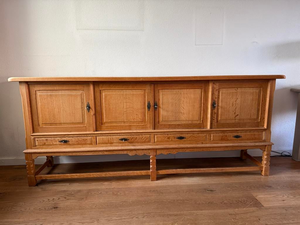 Groot Deens Eiken Dressoir van Henning Kjærnulf, Jaren '60, Antiek en Kunst, Antiek | Meubels | Kasten, Ophalen