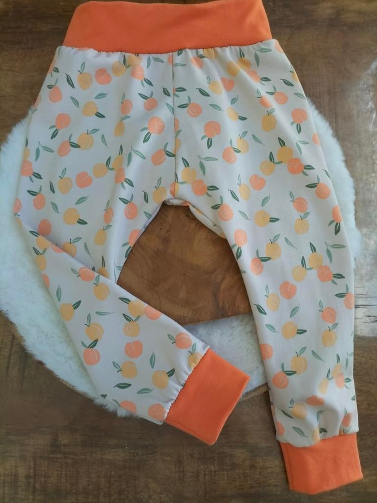 Nieuw handgemaakt • Koningsdag broekje 74, Kinderen en Baby's, Babykleding | Maat 74, Broekje, Meisje, Nieuw, Ophalen of Verzenden