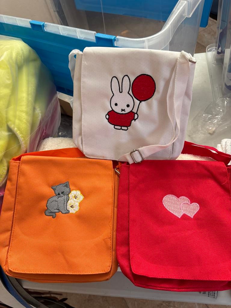 Leuke Kindertasjes: Nijntje, Kat en Hartjes, Gebruikt, Overige kleuren, Ophalen of Verzenden, Schoudertas