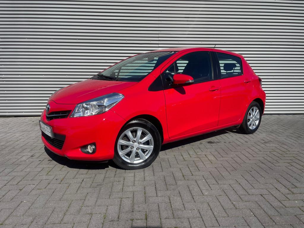 Toyota Yaris 1.0 VVT-i Comfort bouwjaar 2012 ( nw apk ), Auto's, Stof, Gebruikt, Zwart, Bedrijf