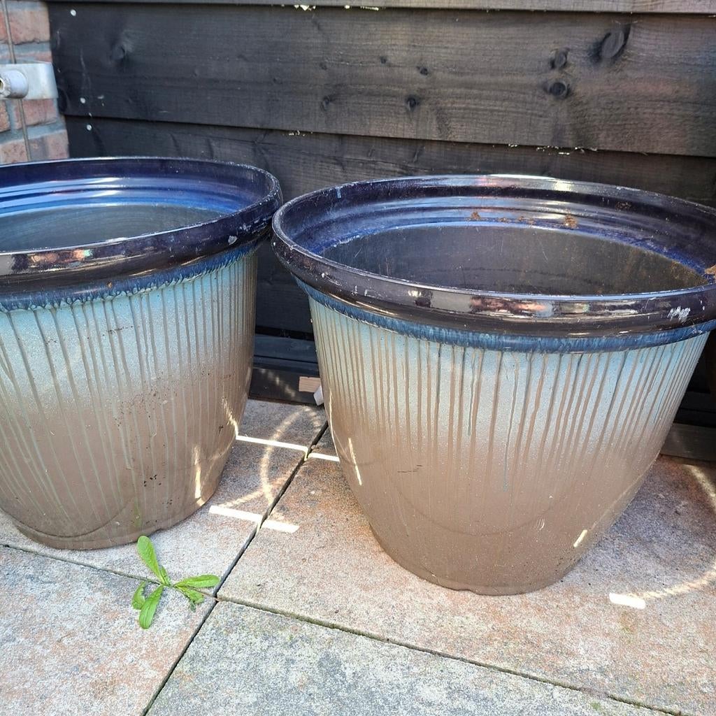 2 grote blauw bruine potten, Tuin en Terras, Ophalen, Steen, Minder dan 30 cm, Rond