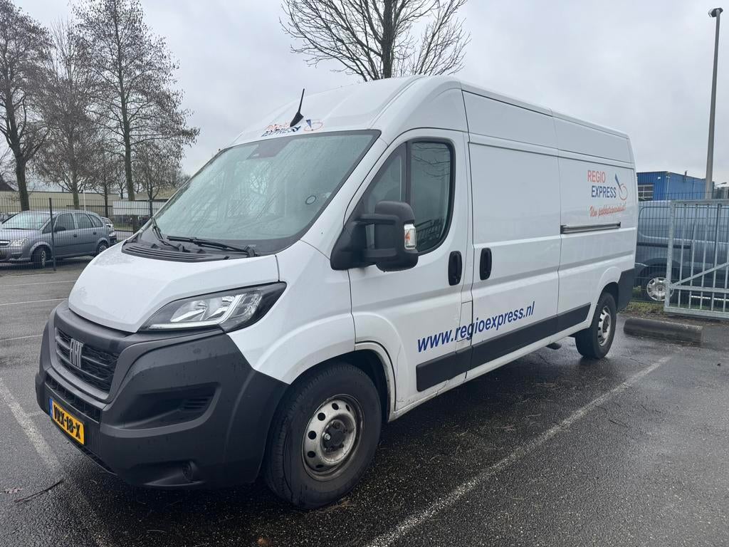 Fiat Ducato GB 3.5T 2.2 MJ 140pk L3H3 2021 Wit MOTOR DEFECT, Auto's, Voorwielaandrijving, Stof, 4 cilinders, 3000 kg