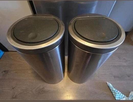 2 Brabantia prullenbakken 30 liter, Ophalen, Gebruikt, Rvs, 50 tot 75 cm