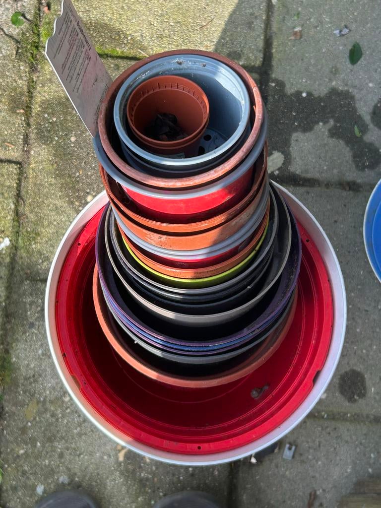 Diverse bloempotten, Tuin en Terras, Bloempotten, Gebruikt, Kunststof, Tuin, 40 tot 70 cm, 25 tot 40 cm, Rond, Ophalen